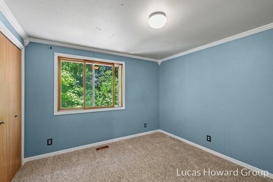 Tucked away on a private shared drive, this lovely 3-bed 2-bath - photo 10