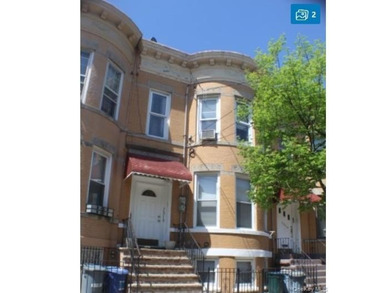 (private lake, pond, coastal) Home For Sale in Glendale New York