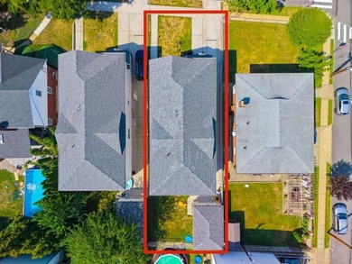 Welcome to this newly built (2023) fully detached 2-family home - photo 32