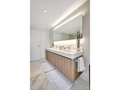 Experience coastal luxury at Tiffany House, just moments from - photo 7