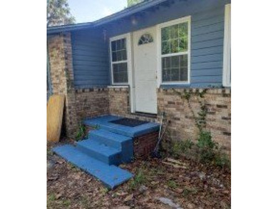 PRICE REDUCED. This great 4 bedroom, 2 bathroom single family - photo 2