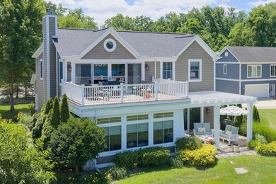Immaculate, 5 BD 3.5 BA 3,022-sq-ft like-new contemporary in - photo 4