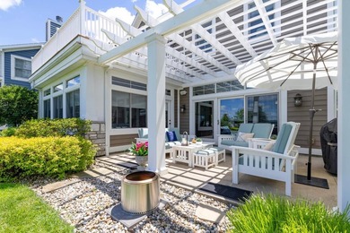 Immaculate, 5 BD 3.5 BA 3,022-sq-ft like-new contemporary in - photo 6