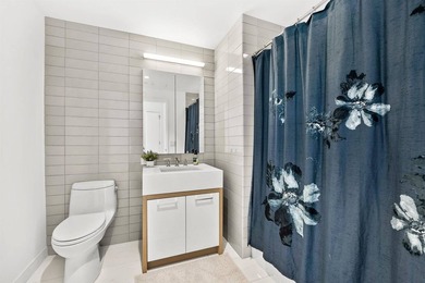 A rare penthouse resale at 75 Park Lane South. Residence PH 3701 - photo 17