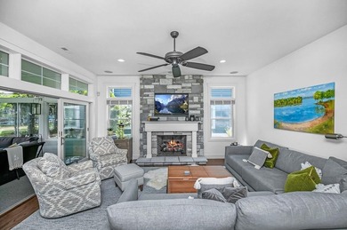 Immaculate, 5 BD 3.5 BA 3,022-sq-ft like-new contemporary in - photo 10