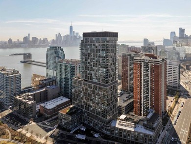 A rare penthouse resale at 75 Park Lane South. Residence PH 3701 - photo 20