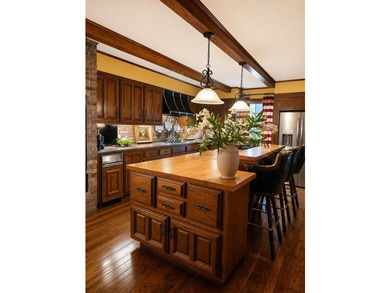 Welcome to luxury living at its finest. This stunning 5-bedroom - photo 3