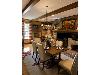 Welcome to luxury living at its finest. This stunning 5-bedroom - photo 4