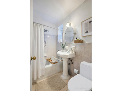 Are you searching to buy a 1-bed in Forest Hills doorman