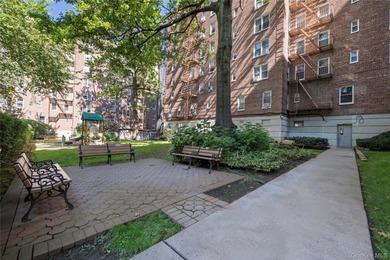 Are you searching to buy a 1-bed in Forest Hills doorman