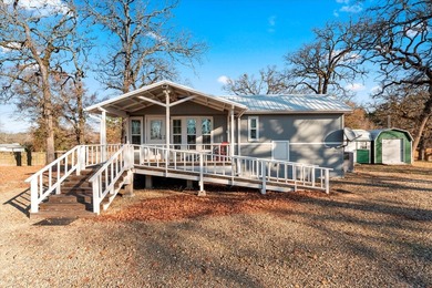 Well-maintained 2-bedroom, 1.5-bath tiny home situated on 1.39 - photo 1