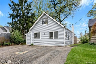 Welcome to your turnkey lakefront escape on private, all-sports - photo 3