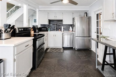 Welcome to your turnkey lakefront escape on private, all-sports - photo 8