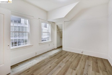 This occupied duplex is in a great location near Lake Merritt is - photo 12