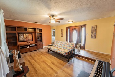 2,256 sq ft home in a desirable neighborhood featuring 3 - photo 5