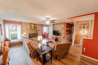 2,256 sq ft home in a desirable neighborhood featuring 3 - photo 9