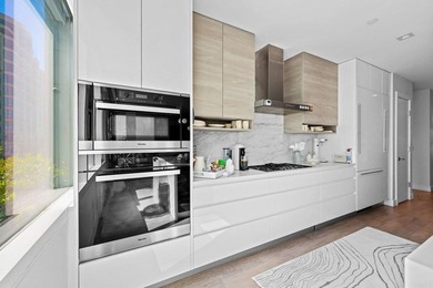 Discover the pinnacle of sophisticated urban living at 41 West - photo 32
