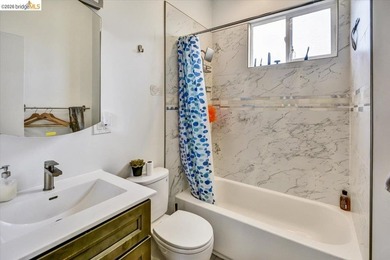This occupied duplex is in a great location near Lake Merritt is - photo 42
