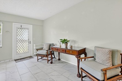 Move right into this updated 1 bed, 1.5 bath 3rd-floor condo in - photo 4