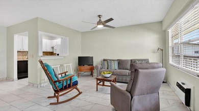 Move right into this updated 1 bed, 1.5 bath 3rd-floor condo in - photo 5