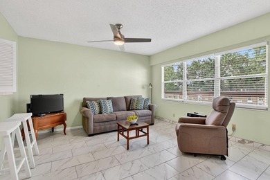 Move right into this updated 1 bed, 1.5 bath 3rd-floor condo in - photo 6