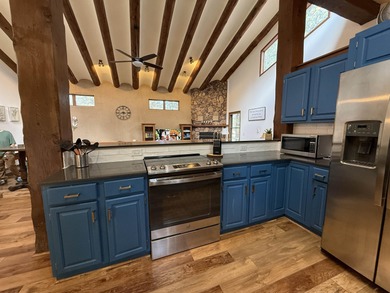 Beautiful getaway in Angel Fire only 1.7 mi from the ski base - photo 11
