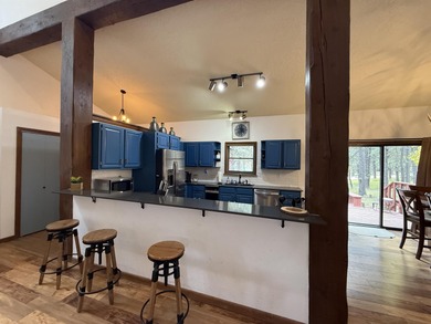 Beautiful getaway in Angel Fire only 1.7 mi from the ski base - photo 12