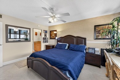 WATERFRONT UPSCALE CUSTOM RENOVATION 2BR/2 B CONDO BE PROUD OF - photo 22