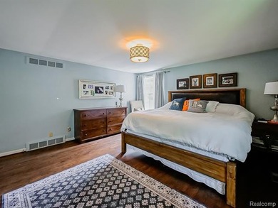 A MUST-SEE PROPERTY! Whether you're looking to call this - photo 29