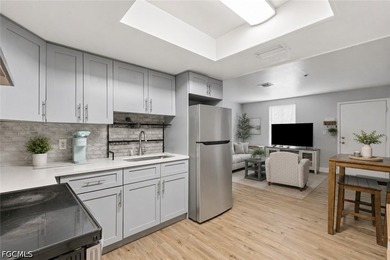 Excellent investment opportunity! This income-producing duplex - photo 3