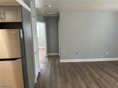 Excellent investment opportunity! This income-producing duplex - photo 10