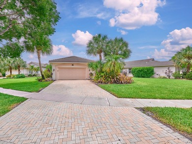 AMAZING OPPORTUNITY TO OWN A 3/2/2 WATERFRONT HOME IN EXCLUSIVE - photo 6