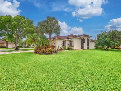 AMAZING OPPORTUNITY TO OWN A 3/2/2 WATERFRONT HOME IN EXCLUSIVE - photo 10