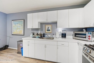 Rare mixed-use investment opportunity in the highly desirable - photo 13