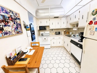 Don't miss out on this bright & spacious 2 bedroom, 2 bath - photo 6