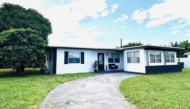 Completely remodeled open concept home in move in condition - photo 1
