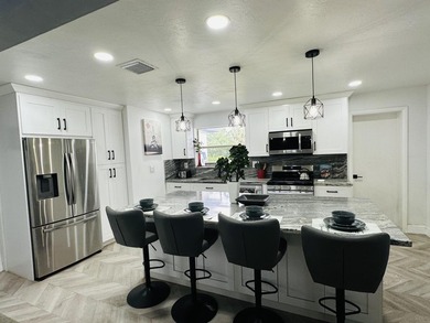 Completely remodeled open concept home in move in condition - photo 7