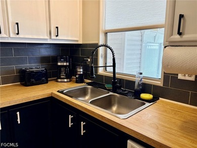 2-bedroom, 2-bath manufactured home in the desirable 55+ - photo 7