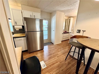 2-bedroom, 2-bath manufactured home in the desirable 55+ - photo 9