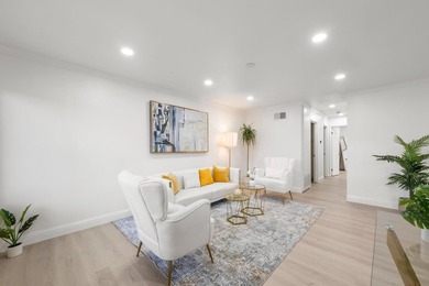 This stunning upstairs townhouse-style condo offers the perfect - photo 4