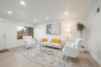 This stunning upstairs townhouse-style condo offers the perfect - photo 5