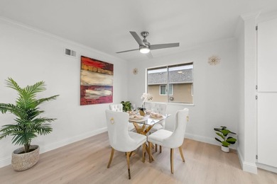 This stunning upstairs townhouse-style condo offers the perfect - photo 6