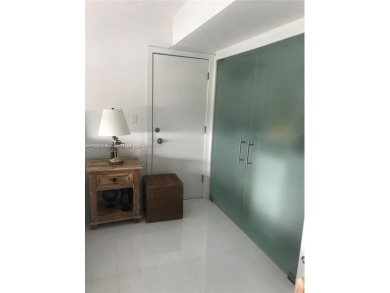 This remolded Corner unit has it all -its a true GEM!  Enjoy