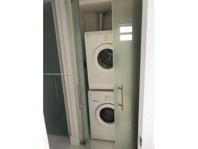 This remolded Corner unit has it all -its a true GEM!  Enjoy