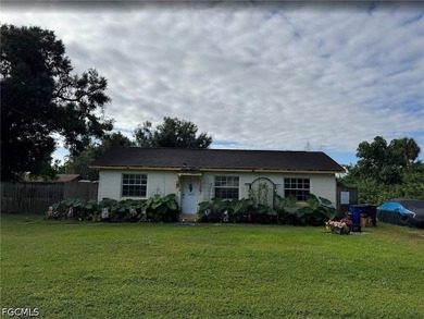 Excellent investment opportunity in North Fort Myers! This - photo 1