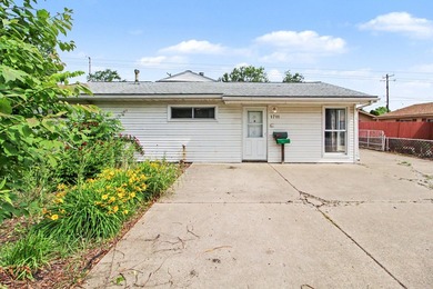 Amazing ranch home with 2 car garage offering 3 bedrooms plus 2 - photo 1