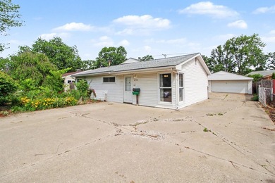 Amazing ranch home with 2 car garage offering 3 bedrooms plus 2 - photo 2