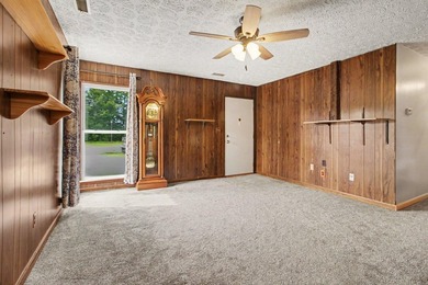 Amazing ranch home with 2 car garage offering 3 bedrooms plus 2 - photo 3