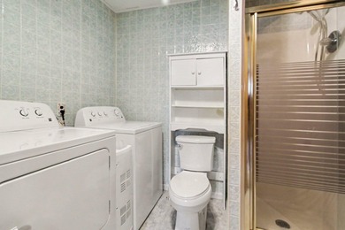 Amazing ranch home with 2 car garage offering 3 bedrooms plus 2 - photo 10