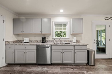 Welcome home to Merifield Acres ! This immaculate 3 Bedroom, 2 - photo 8
